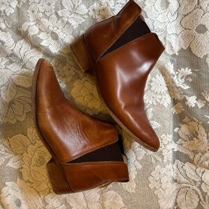 Nisolo Chestnut Leather Ankle Booties
